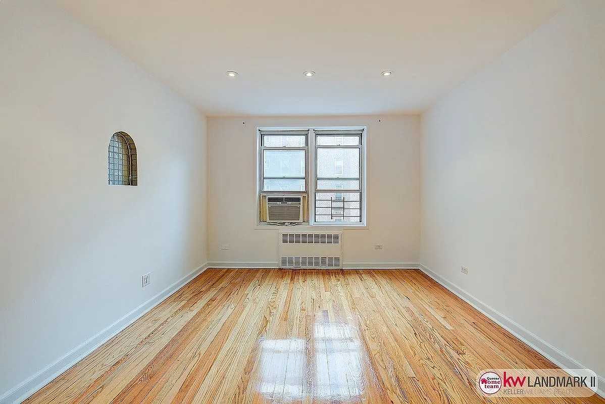 3301 92nd St #3E - Photo 4 of 8