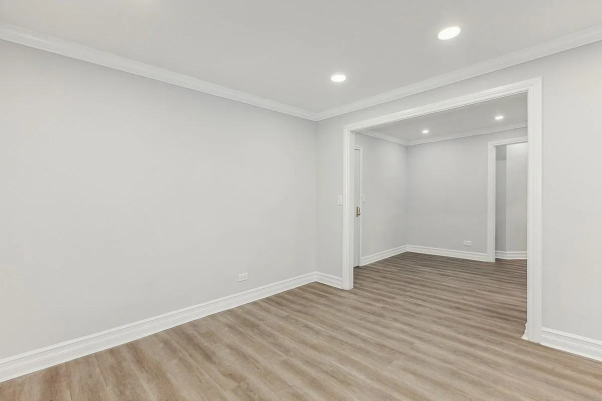 3324 91st St #1R - Photo 4 of 8