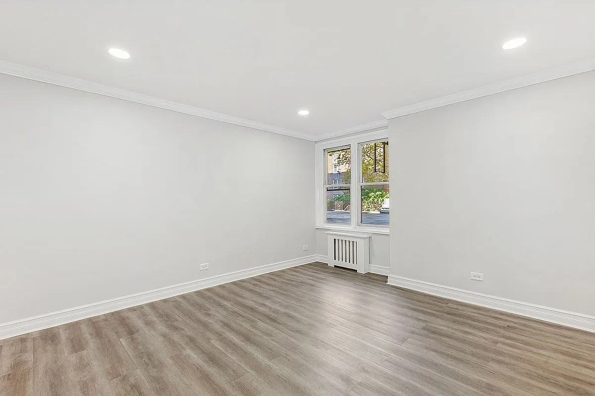 3324 91st St #1R - Photo 6 of 8