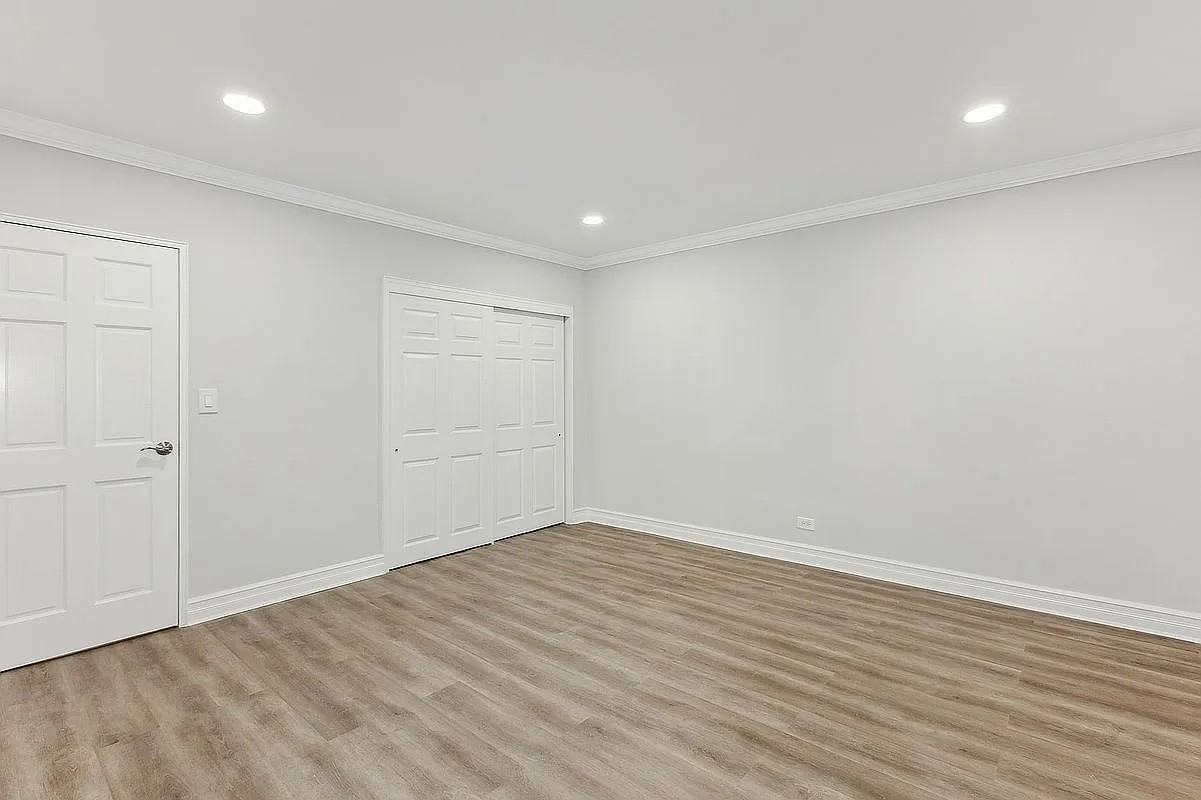 3324 91st St #1R - Photo 7 of 8