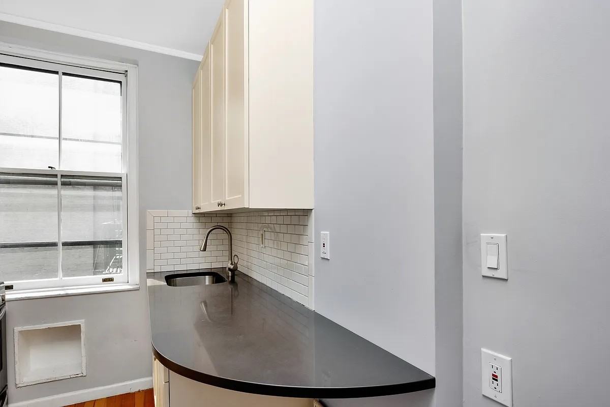 3527 80th St #33 - Photo 3 of 7