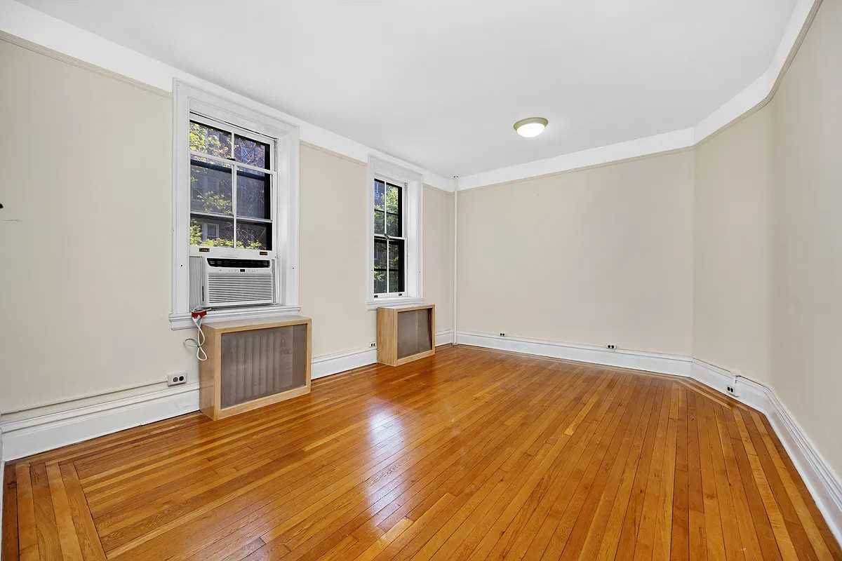 3527 80th St #33 - Photo 4 of 7