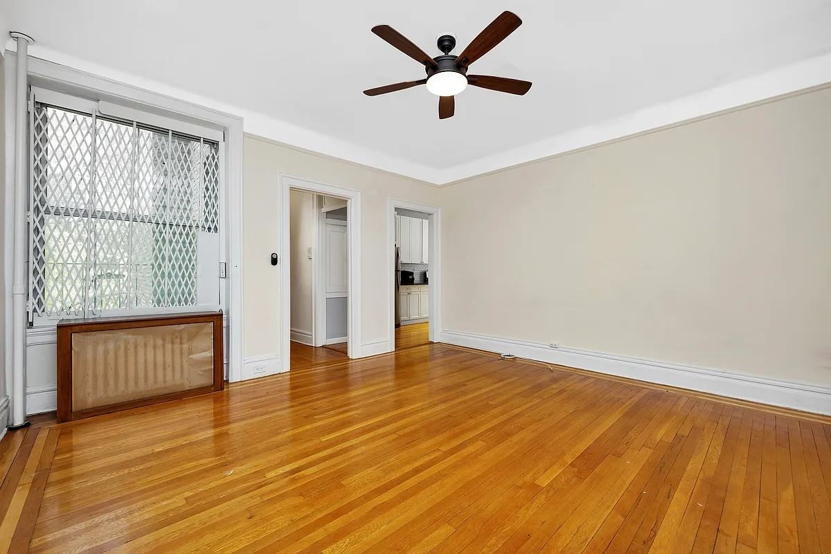 3527 80th St #33 - Photo 5 of 7