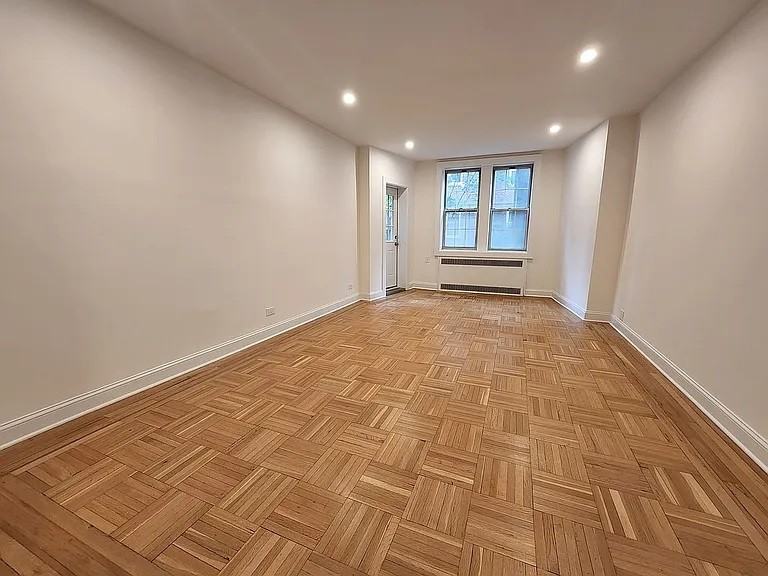 3550 78th St #1K - Photo 3 of 8