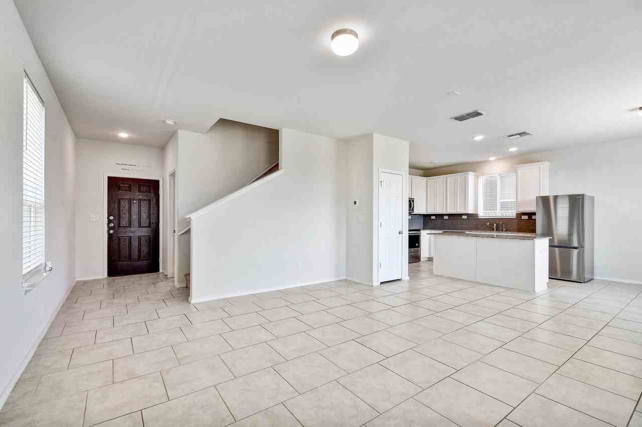 10370 Dunlap - Photo 4 of 25