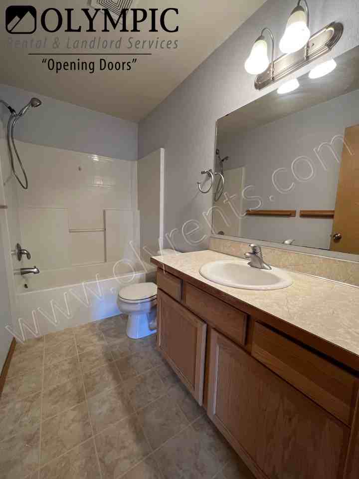 4211 Stonegate St Se - Photo 4 of 15