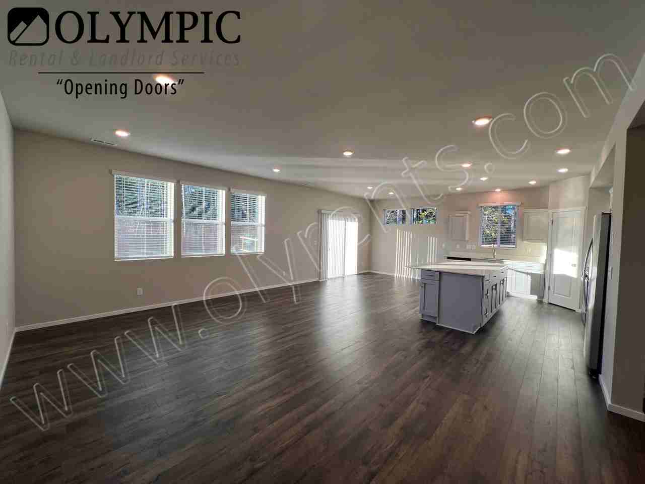 2429 Hyde Ct Ne - Photo 3 of 33