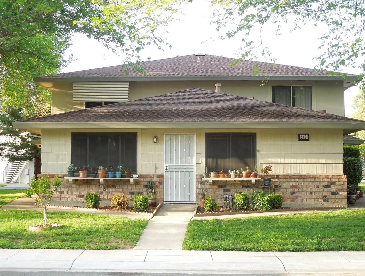 240 Breuner Dr #2 - Photo 4 of 22