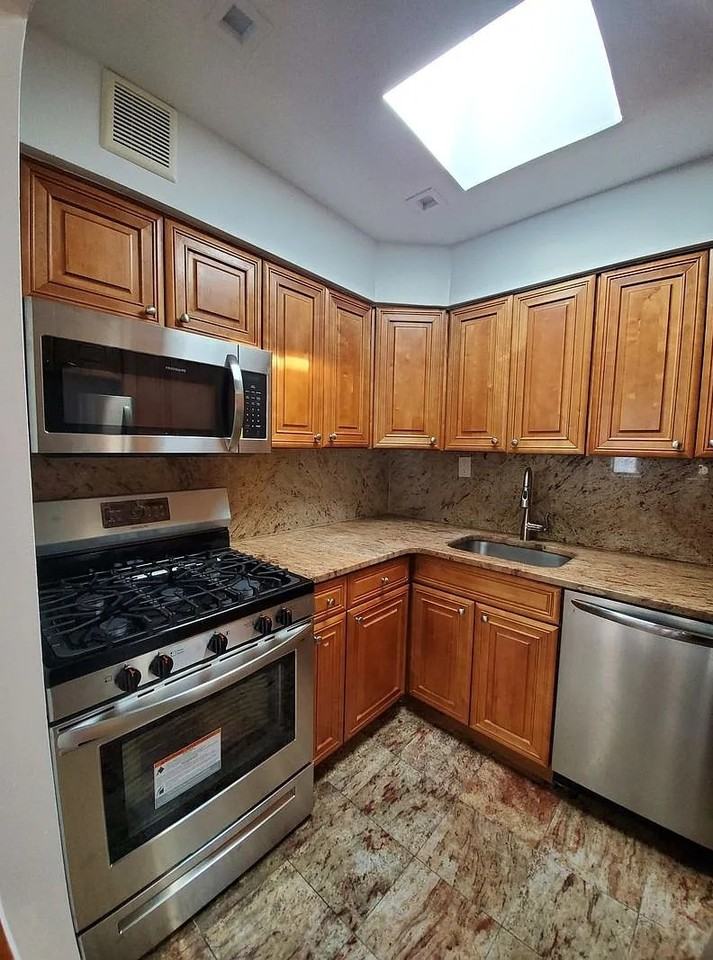 11940 Metropolitan Ave #E3 - Photo 4 of 14