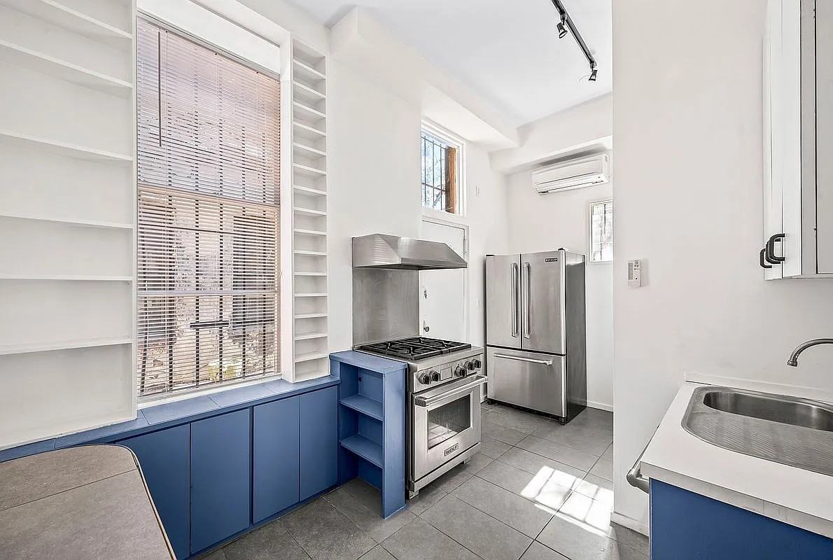 151 Grand St #2 - Photo 4 of 6