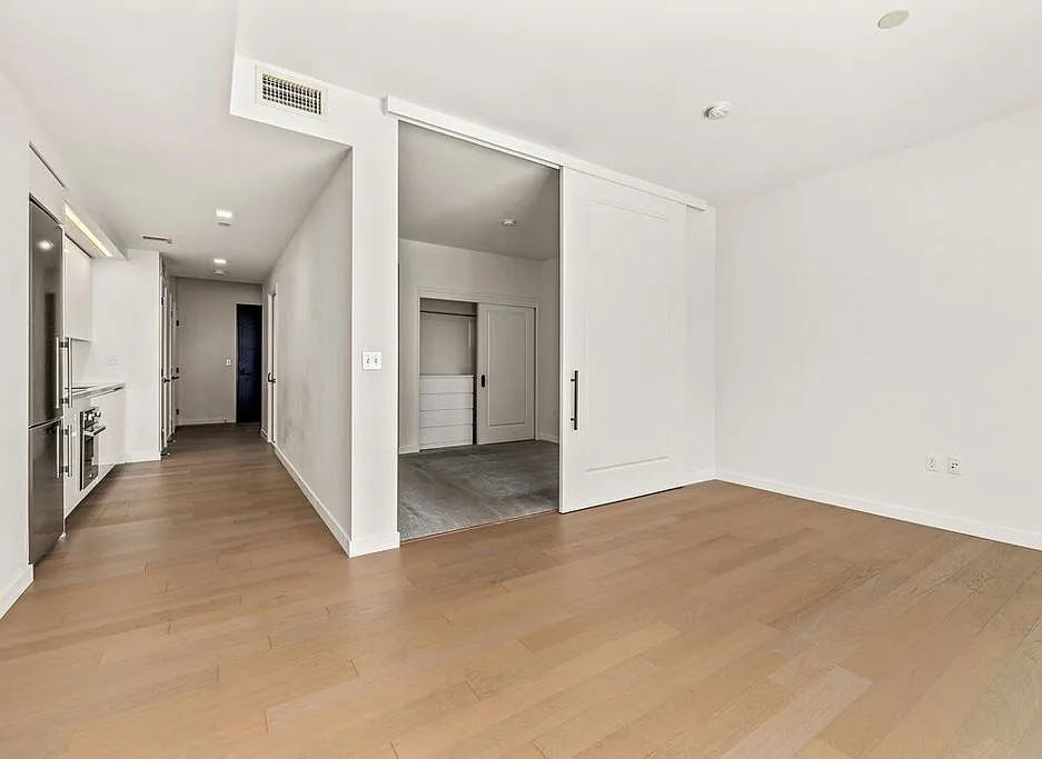 1050 S Grand Ave #1405 - Photo 5 of 11