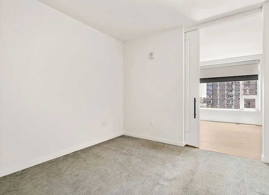 1050 S Grand Ave #1405 - Photo 6 of 11