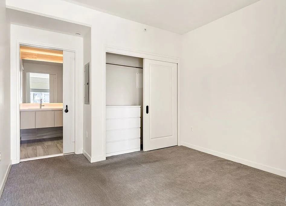 1050 S Grand Ave #1405 - Photo 7 of 11