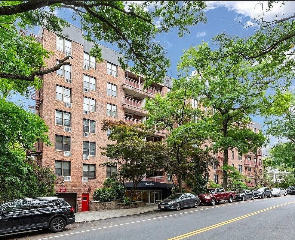 4325 Douglaston Pkwy #1D - Photo 2 of 15