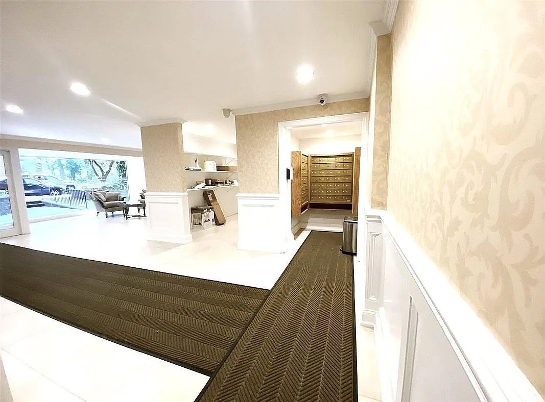 4325 Douglaston Pkwy #1D - Photo 3 of 15