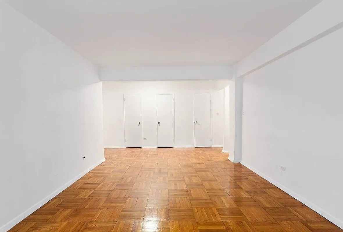 4325 Douglaston Pkwy #1D - Photo 6 of 15