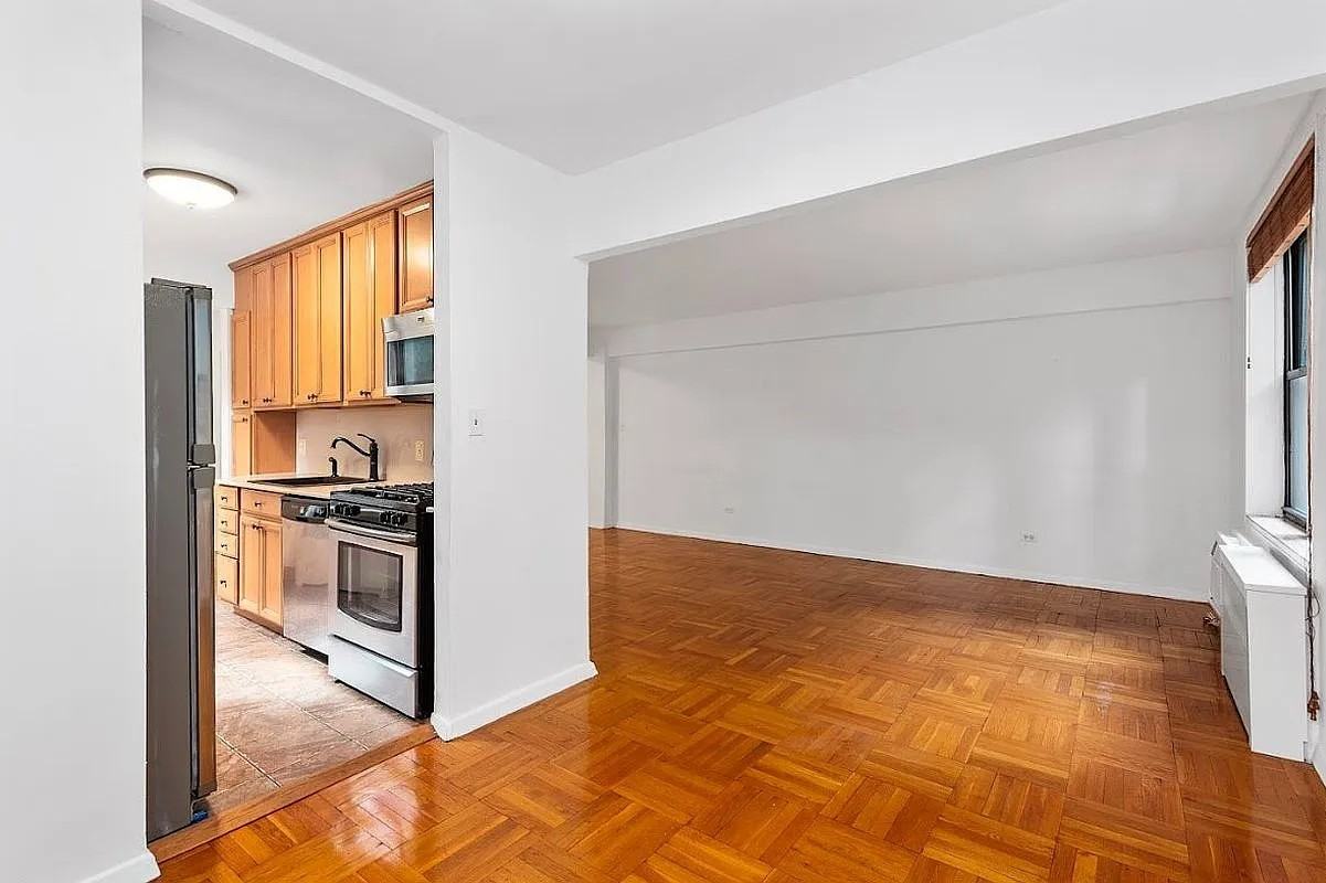 4325 Douglaston Pkwy #1D - Photo 7 of 15