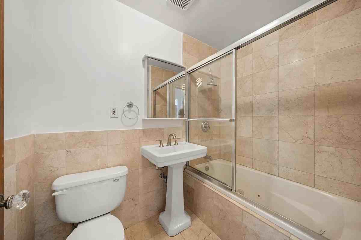 36 Russell St #20 - Photo 4 of 6