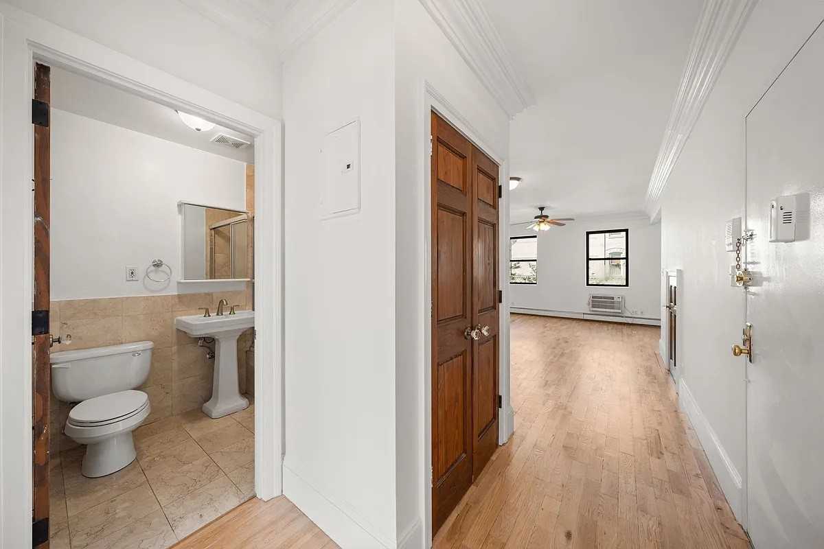 36 Russell St #20 - Photo 5 of 6