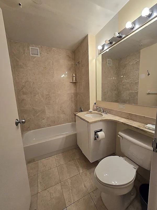 65 Oceana Dr E #5C - Photo 6 of 16