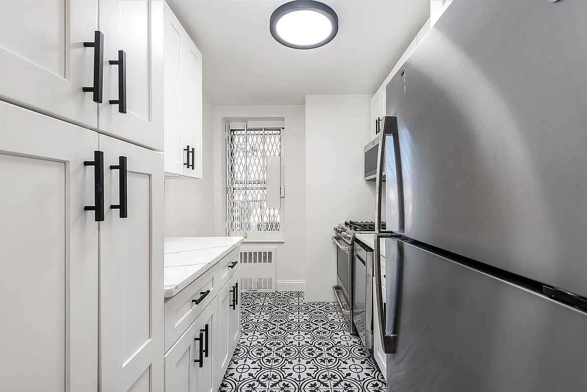 8337 Saint James Ave #6J - Photo 2 of 8