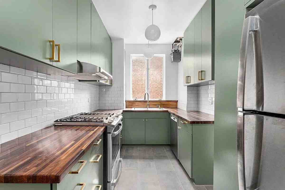 340 Riverside Dr #6B - Photo 2 of 5