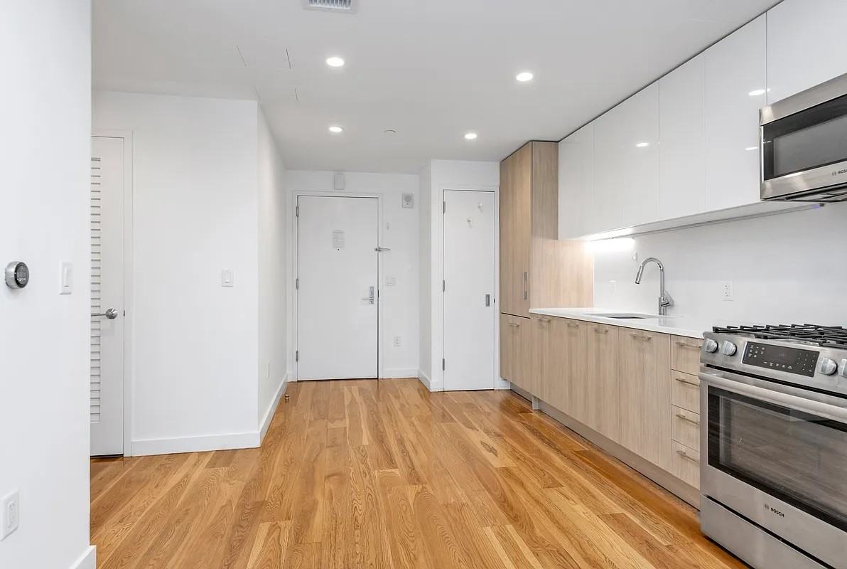 13105 40th Rd #17R - Photo 4 of 9