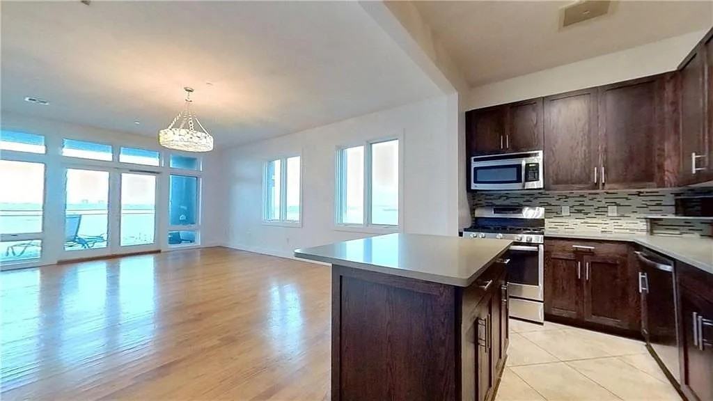 90 Bay Street Lndg #6B - Photo 2 of 11