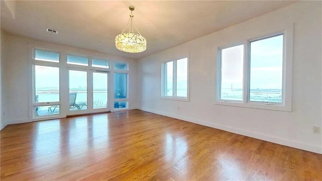 90 Bay Street Lndg #6B - Photo 4 of 11