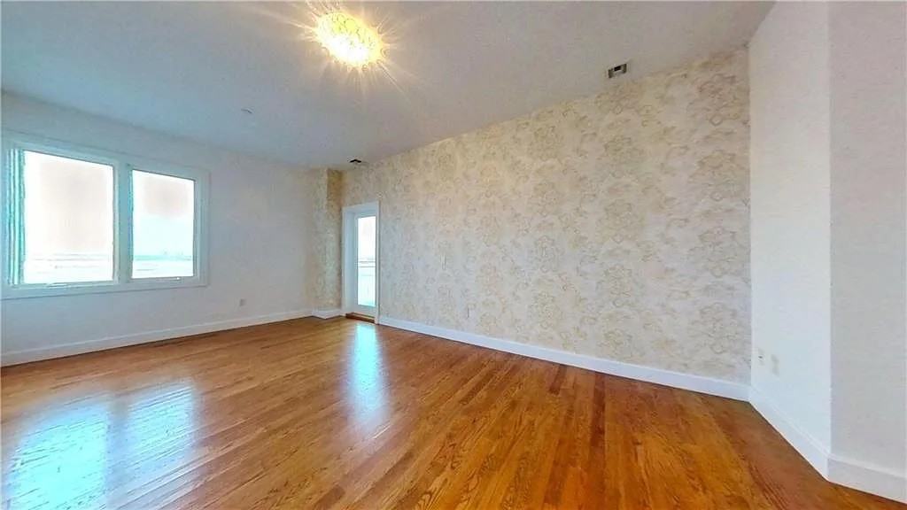 90 Bay Street Lndg #6B - Photo 5 of 11