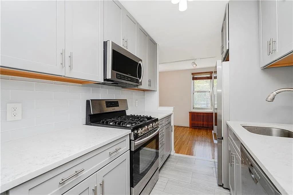 350 Richmond Ter #7J - Photo 2 of 12