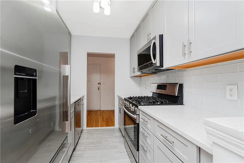 350 Richmond Ter #7J - Photo 3 of 12