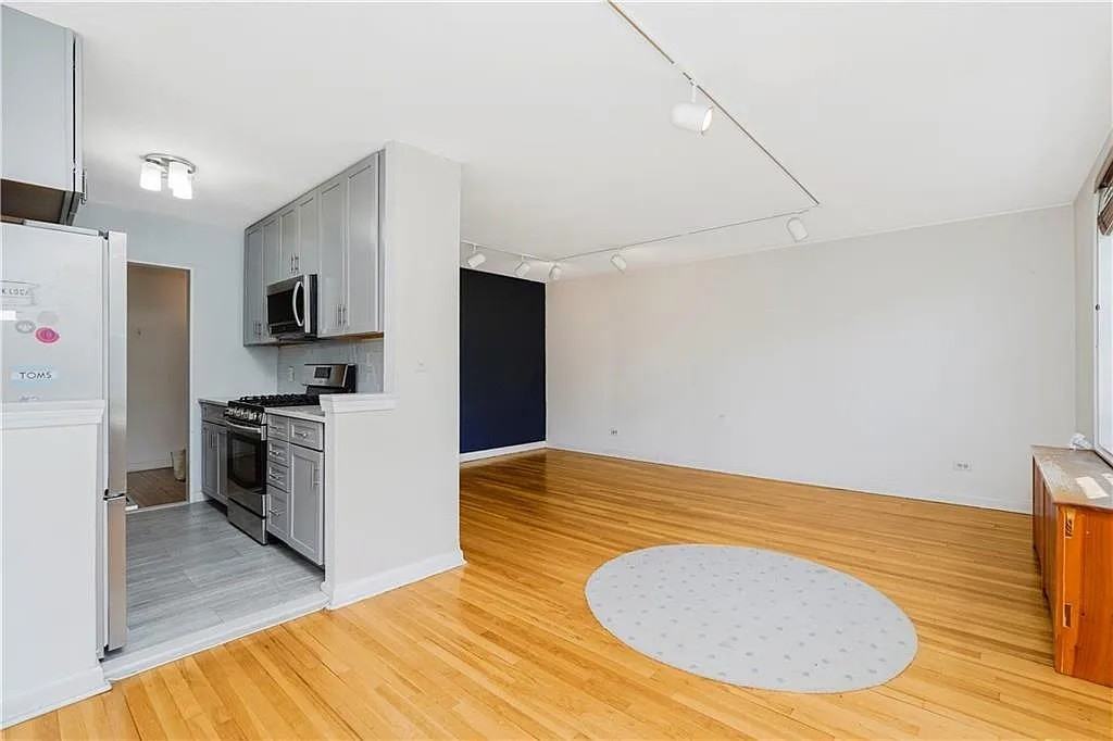 350 Richmond Ter #7J - Photo 5 of 12