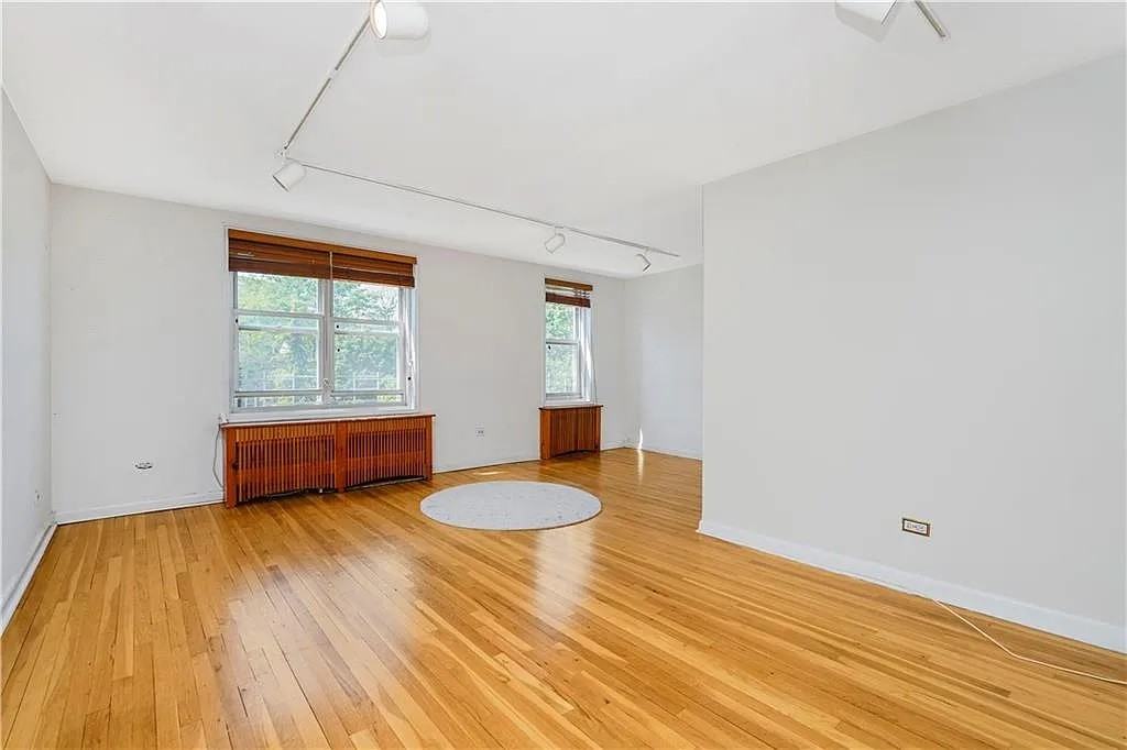 350 Richmond Ter #7J - Photo 7 of 12