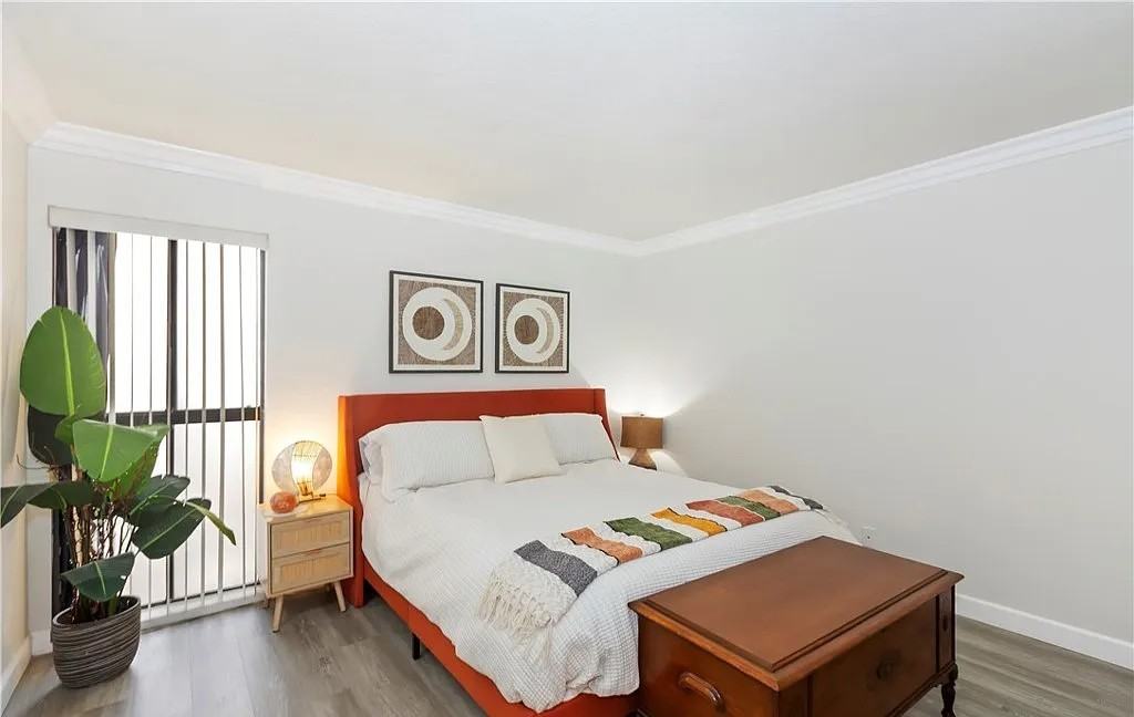 5226 Marina Pacifica Dr N - Photo 2 of 9