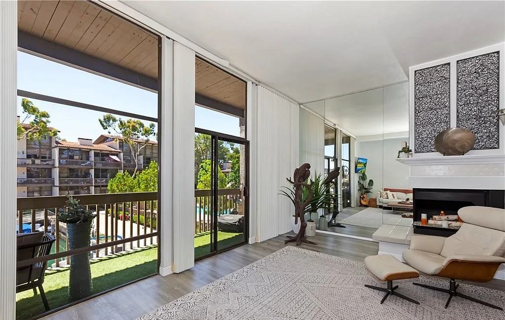 5226 Marina Pacifica Dr N - Photo 3 of 9