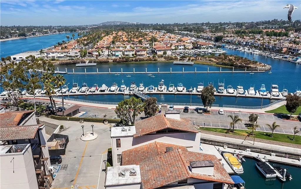 5226 Marina Pacifica Dr N - Photo 5 of 9