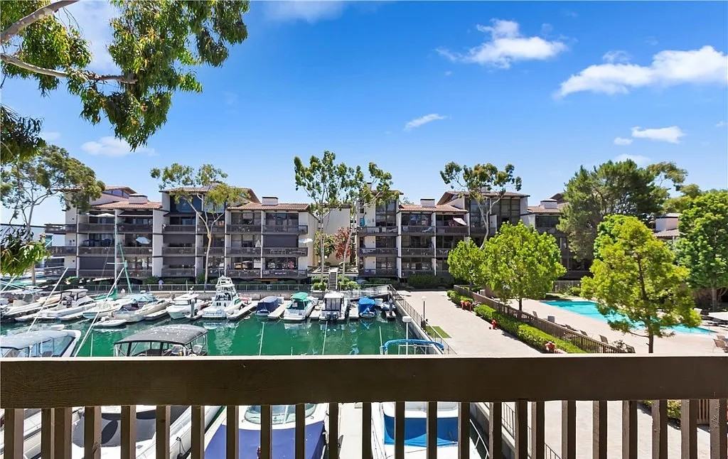 5226 Marina Pacifica Dr N - Photo 6 of 9