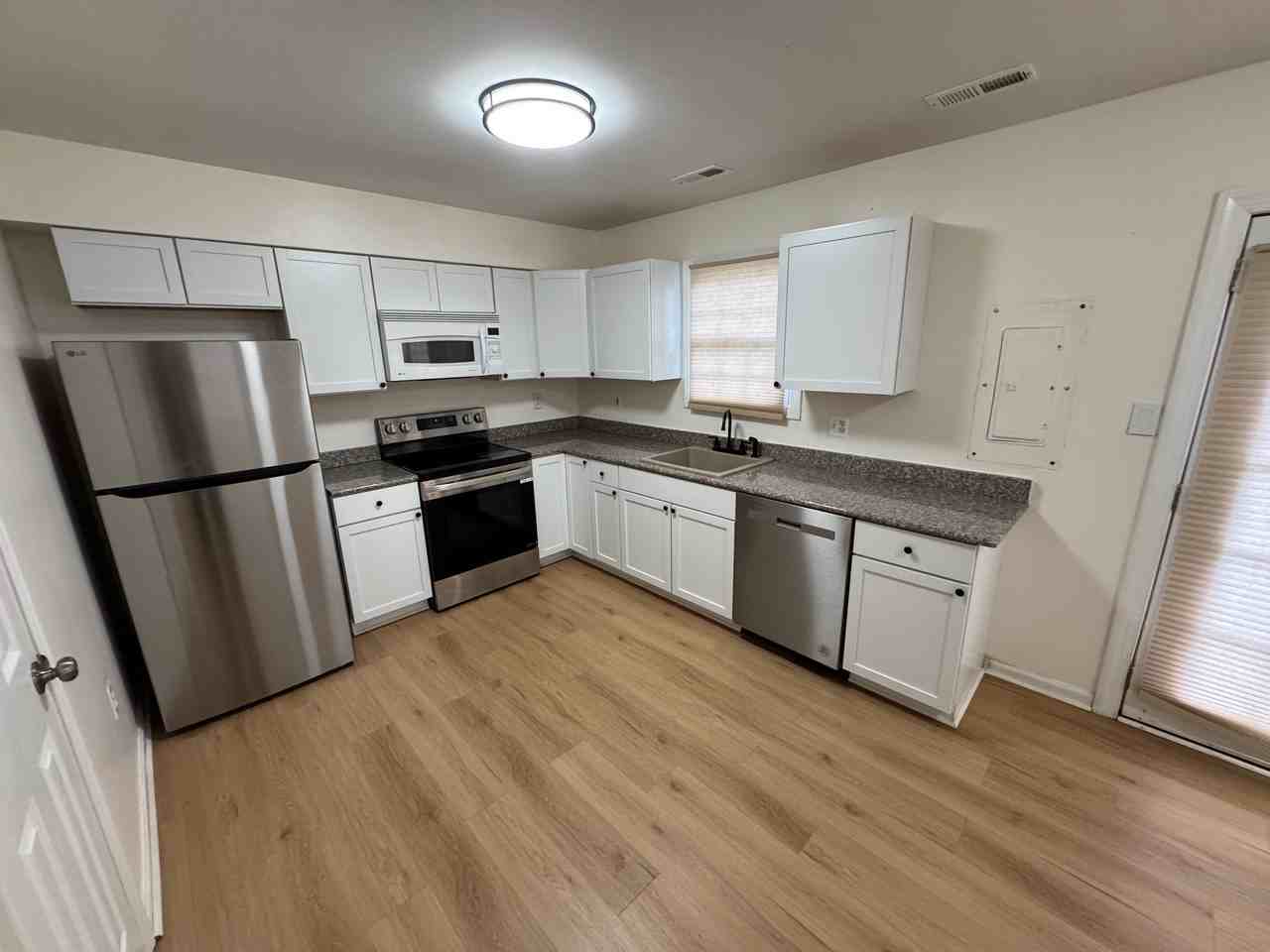 8619 Ashby Ct - Photo 3 of 13