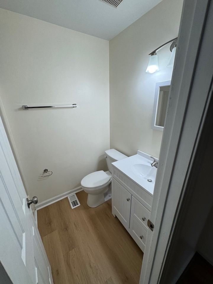 8619 Ashby Ct - Photo 7 of 13