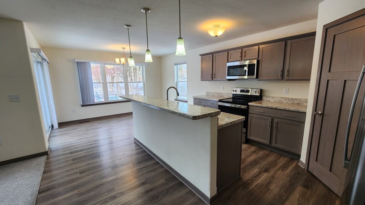 325-327 E Washington St - Photo 5 of 17