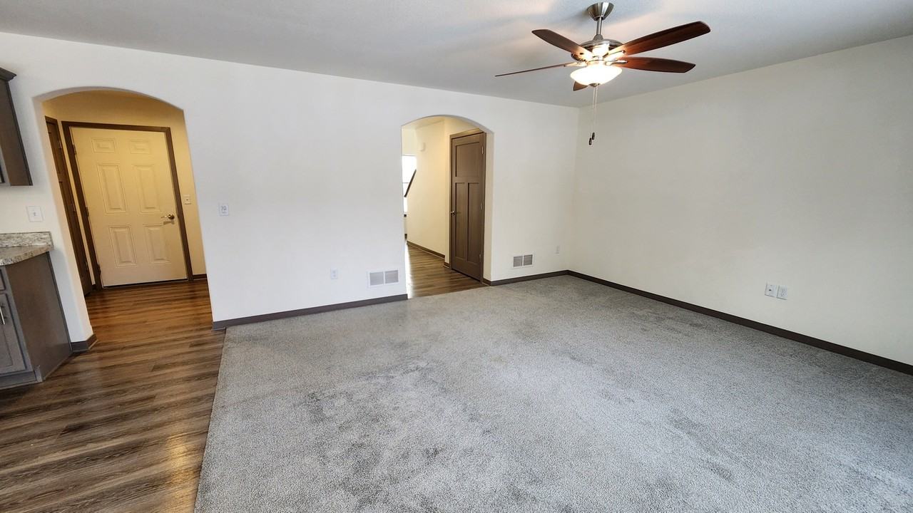 325-327 E Washington St - Photo 7 of 17