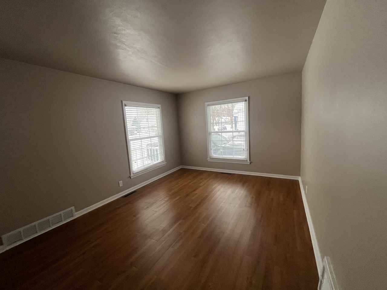 1308 Princeton Rd - Photo 5 of 15