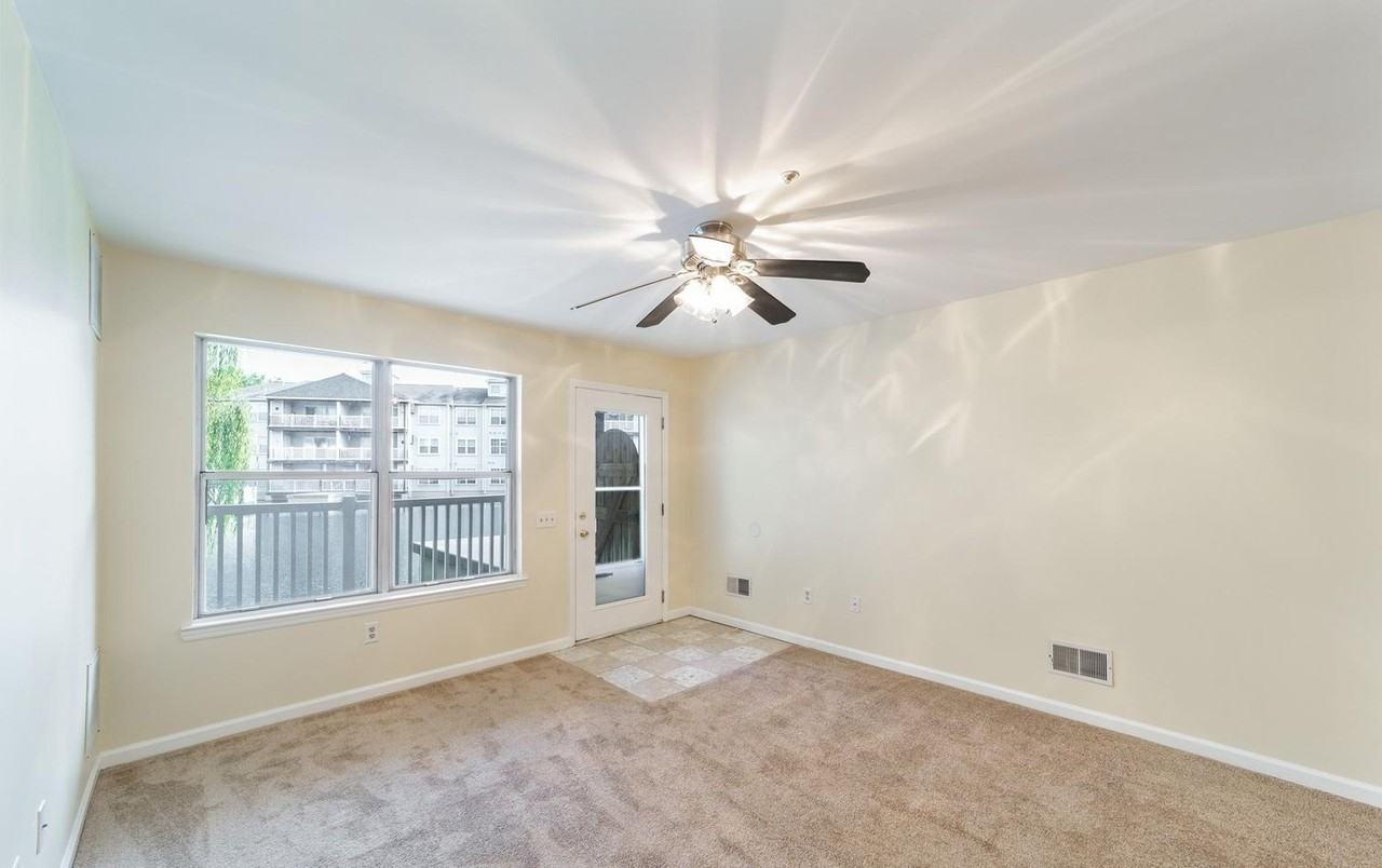 100 Waters Edge Dr - Photo 2 of 23