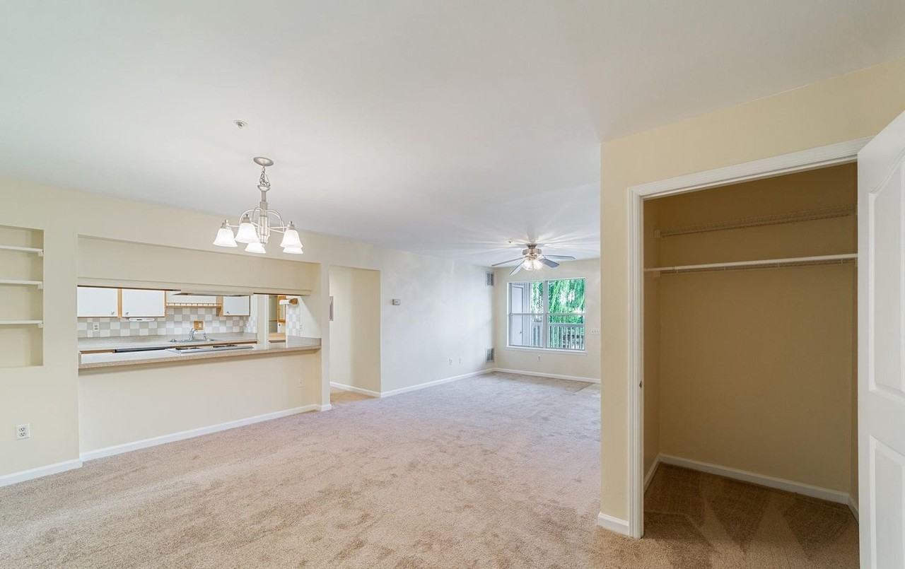 100 Waters Edge Dr - Photo 3 of 23