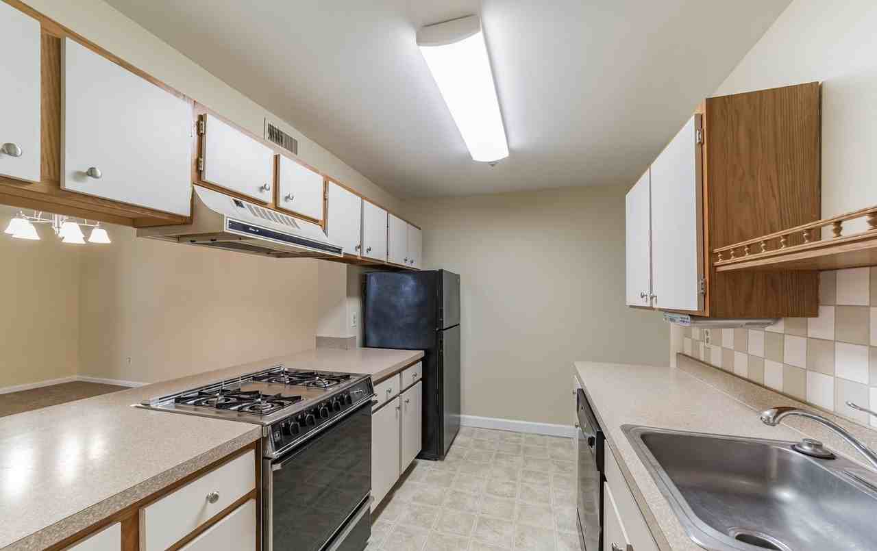 100 Waters Edge Dr - Photo 5 of 23