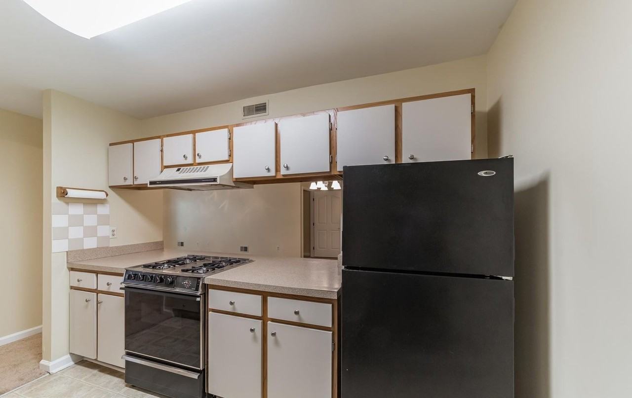 100 Waters Edge Dr - Photo 6 of 23