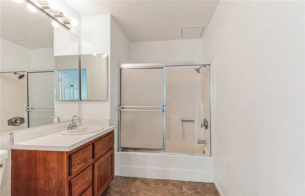 20545 S Vermont Ave #5 - Photo 6 of 9