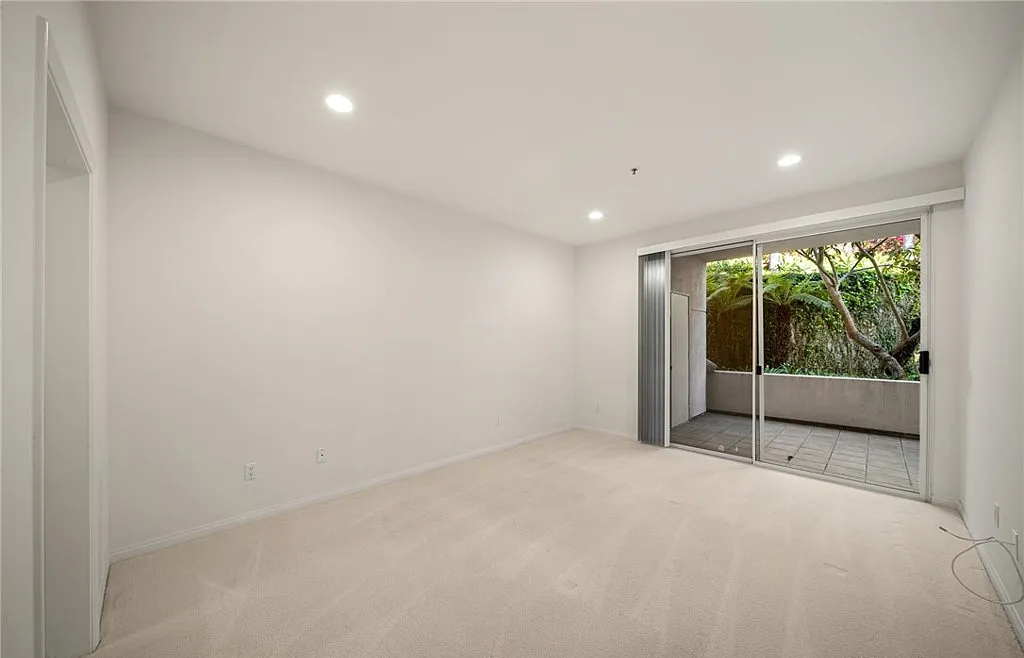 25422 Sea Bluffs Dr #202 - Photo 4 of 10