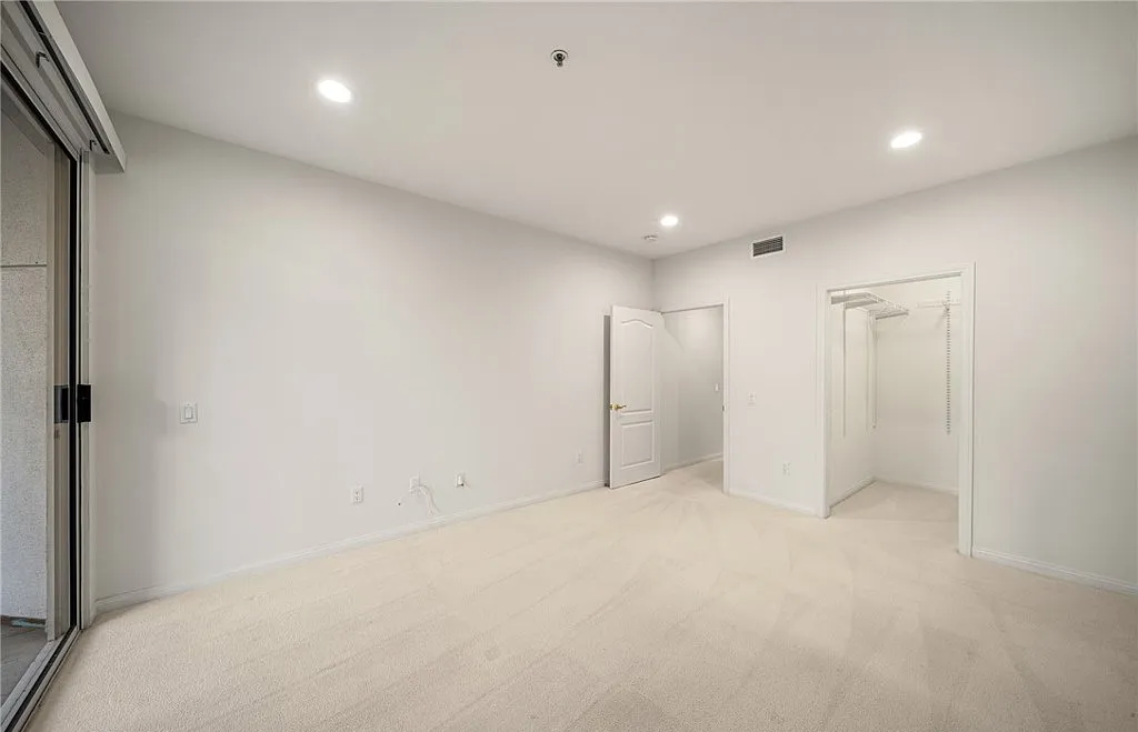 25422 Sea Bluffs Dr #202 - Photo 5 of 10